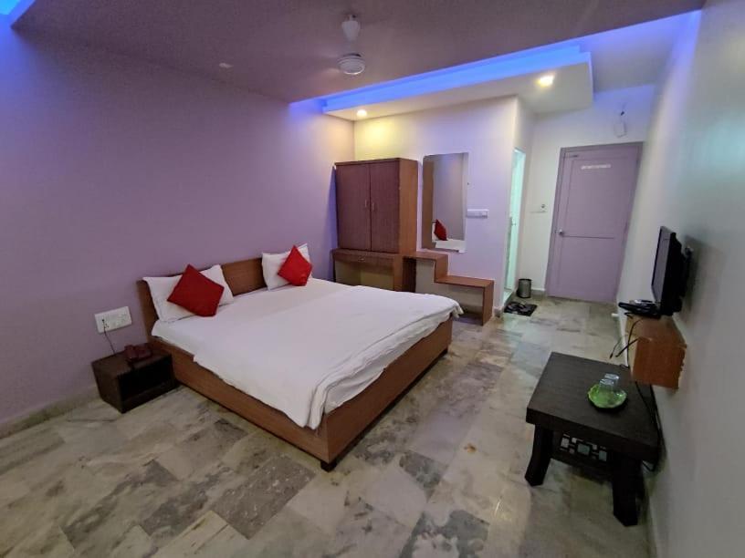 Hotel Krishna Pardi Exterior photo